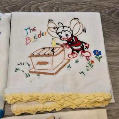 Vintage Bee Kitchen Linens