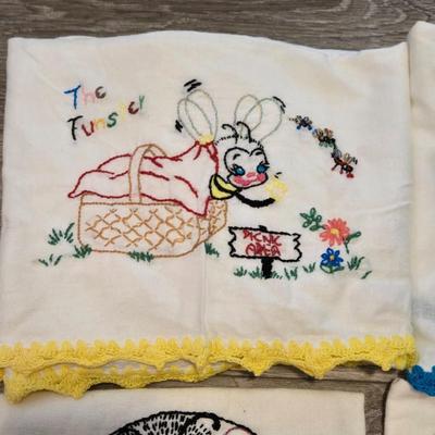 Vintage Bee Kitchen Linens