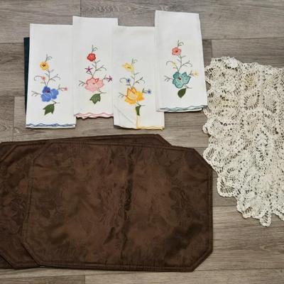 Placemats, Table Dollie, and Napkins