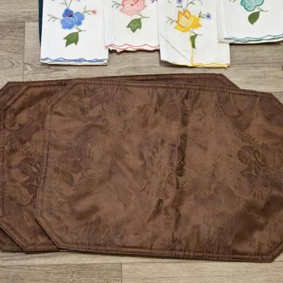 Placemats, Table Dollie, and Napkins