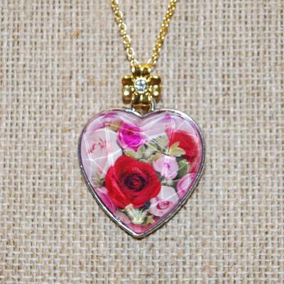 Pink & Red Roses Faceted Covered Heart PENDANT (1½" x 1") on a Gold Tone Necklace Chain 18" L