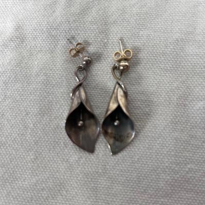 Eight Pairs of Pierced Earrings and Unique 925/750 Hinge Ring (BBC-BB)