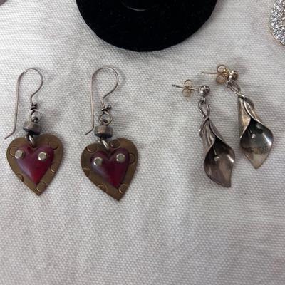 Eight Pairs of Pierced Earrings and Unique 925/750 Hinge Ring (BBC-BB)