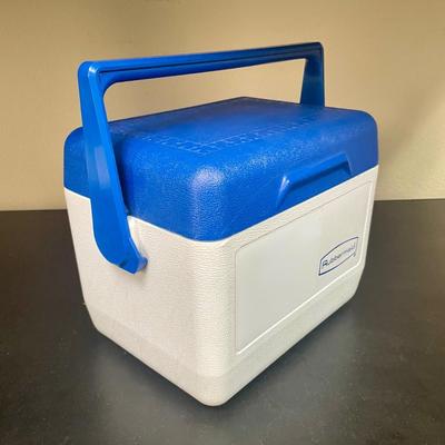Rubbermaid Tote 6 Cooler