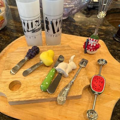 Cutting boards and spreaders and glasses