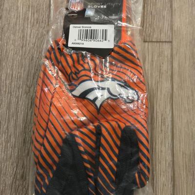 Broncos Sports Utility Gloves