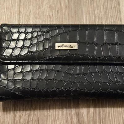 (2) Wallets