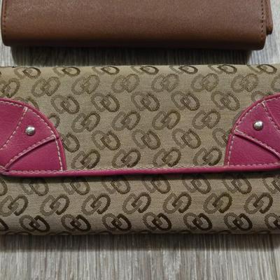(2) Wallets