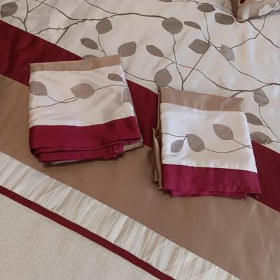 COMPLETE QUEEN COMFORTER SET
