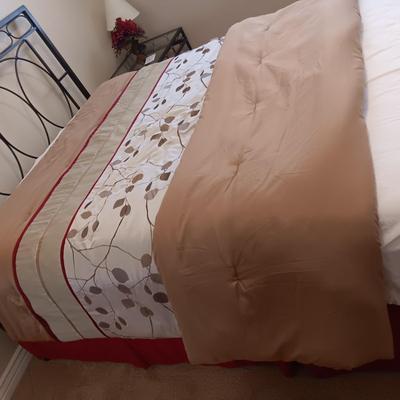 COMPLETE QUEEN COMFORTER SET