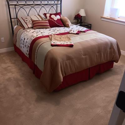 COMPLETE QUEEN COMFORTER SET