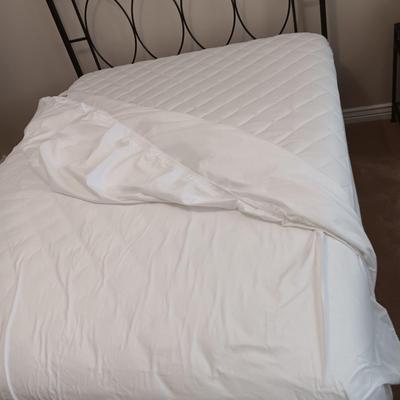 COMPLETE QUEEN COMFORTER SET