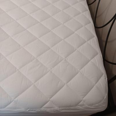COMPLETE QUEEN COMFORTER SET