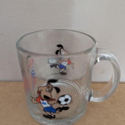 5 - Vintage 1994 USA Fifa World Cup Sports Football / Soccer Striker Stein / Mug
