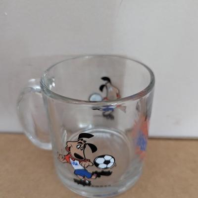 5 - Vintage 1994 USA Fifa World Cup Sports Football / Soccer Striker Stein / Mug