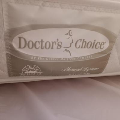 DOCTOR'S CHOICE CLEAN QUEEN SIZE BED WITH PILLOWTOP MATTRESS & IRON HEADBOARD