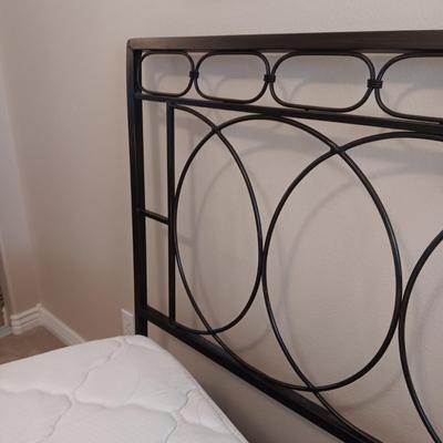 DOCTOR'S CHOICE CLEAN QUEEN SIZE BED WITH PILLOWTOP MATTRESS & IRON HEADBOARD