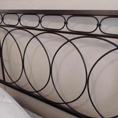 DOCTOR'S CHOICE CLEAN QUEEN SIZE BED WITH PILLOWTOP MATTRESS & IRON HEADBOARD