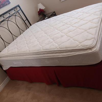 DOCTOR'S CHOICE CLEAN QUEEN SIZE BED WITH PILLOWTOP MATTRESS & IRON HEADBOARD