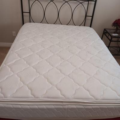 DOCTOR'S CHOICE CLEAN QUEEN SIZE BED WITH PILLOWTOP MATTRESS & IRON HEADBOARD