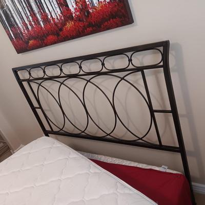 DOCTOR'S CHOICE CLEAN QUEEN SIZE BED WITH PILLOWTOP MATTRESS & IRON HEADBOARD