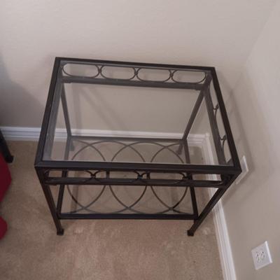 2 TIER IRON FRAME SIDE TABLE WITH GLASS TOP, SMALL LAMP AND SILK FLOWERS
