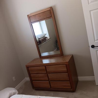 BASSETT FURNITURE 6 DRAWER DRESSER WITH MIRROR