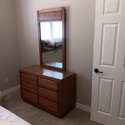 BASSETT FURNITURE 6 DRAWER DRESSER WITH MIRROR