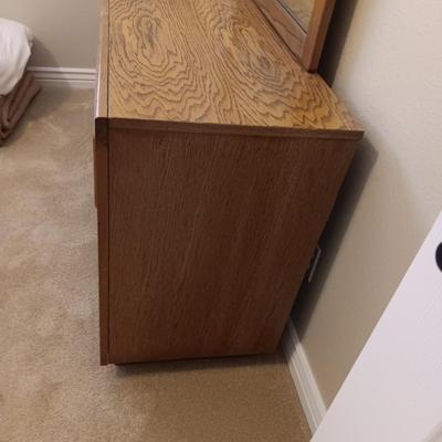 BASSETT FURNITURE 6 DRAWER DRESSER WITH MIRROR