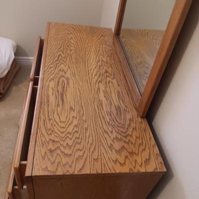 BASSETT FURNITURE 6 DRAWER DRESSER WITH MIRROR