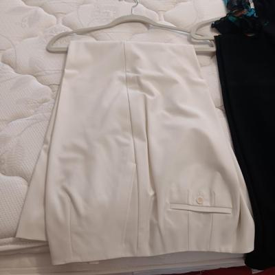 LADIES NAME BRAND PANTS AND SHIRTS