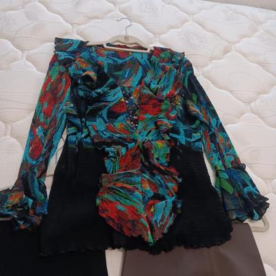 LADIES NAME BRAND PANTS AND SHIRTS