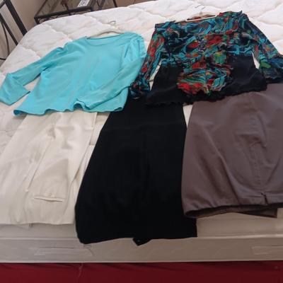 LADIES NAME BRAND PANTS AND SHIRTS
