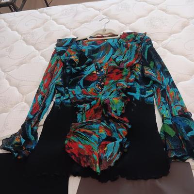 LADIES NAME BRAND PANTS AND SHIRTS