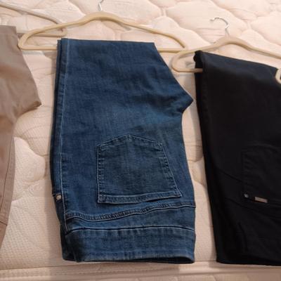 LADIES JEANS AND PANTS PLUS 2 BLOUSES
