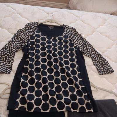 LADIES JEANS AND PANTS PLUS 2 BLOUSES