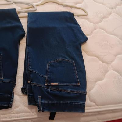 LADIES JEANS AND PANTS PLUS 2 BLOUSES