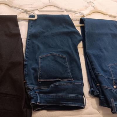 LADIES JEANS AND PANTS PLUS 2 BLOUSES