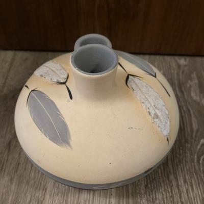 Gray Feather Vessel
