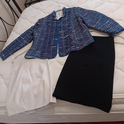 CHICO'S LIGHT JACKET AND 2 PAIRS OF PANTS
