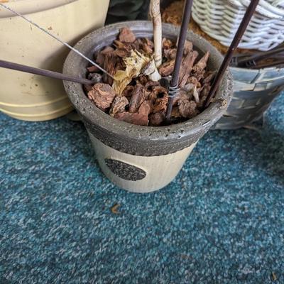 Assortment Of Plastic & Ceramic Pots