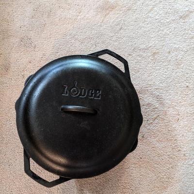Lodge Cast Iron Serving Pot Dutch Oven with Dual Handles