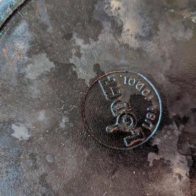 Lodge Cast Iron Serving Pot Dutch Oven with Dual Handles