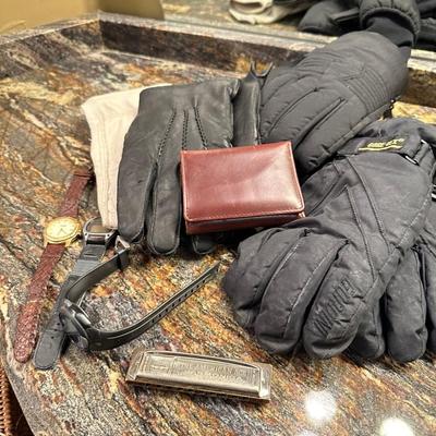 Men’s gloves, wallet and watches