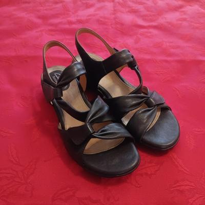 LIKE NEW LADIES CLARKS SOMERSET & ARTISAN SHOES