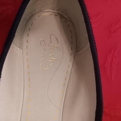 LIKE NEW LADIES CLARKS SOMERSET & ARTISAN SHOES