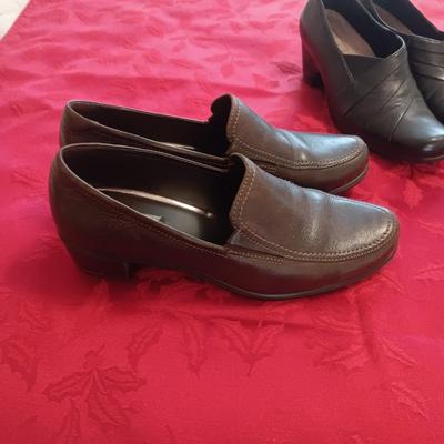 LADIES ECCO (38) & CLARKS EVERYDAY (7 1/2) SLIP ON SHOES