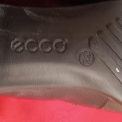 LADIES ECCO (38) & CLARKS EVERYDAY (7 1/2) SLIP ON SHOES