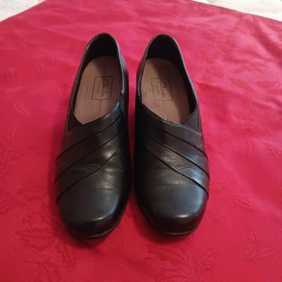 LADIES ECCO (38) & CLARKS EVERYDAY (7 1/2) SLIP ON SHOES
