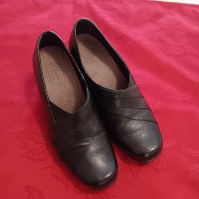 LADIES ECCO (38) & CLARKS EVERYDAY (7 1/2) SLIP ON SHOES